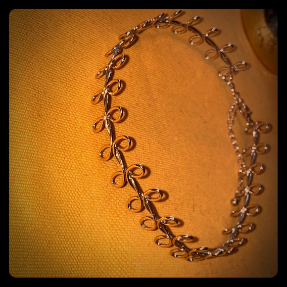 Affordable Fashion Finds Jewelry - Gold tone spiral choker